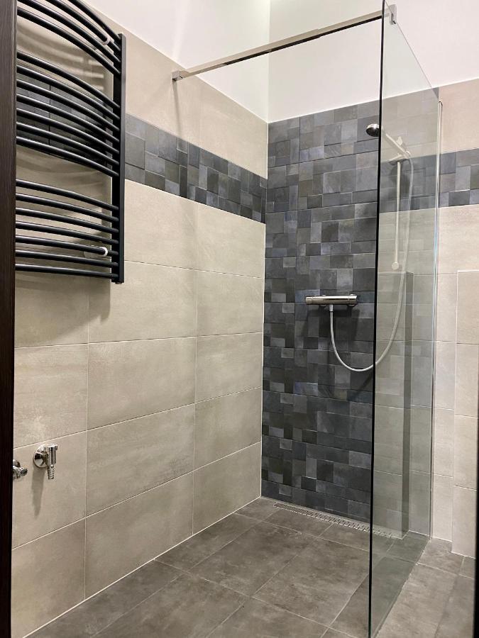 Jogasz Street - A. Apartman Appartement Pécs Buitenkant foto